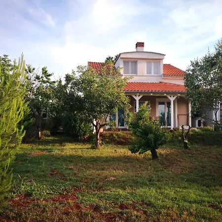 Ana's Garden Holiday Pula
